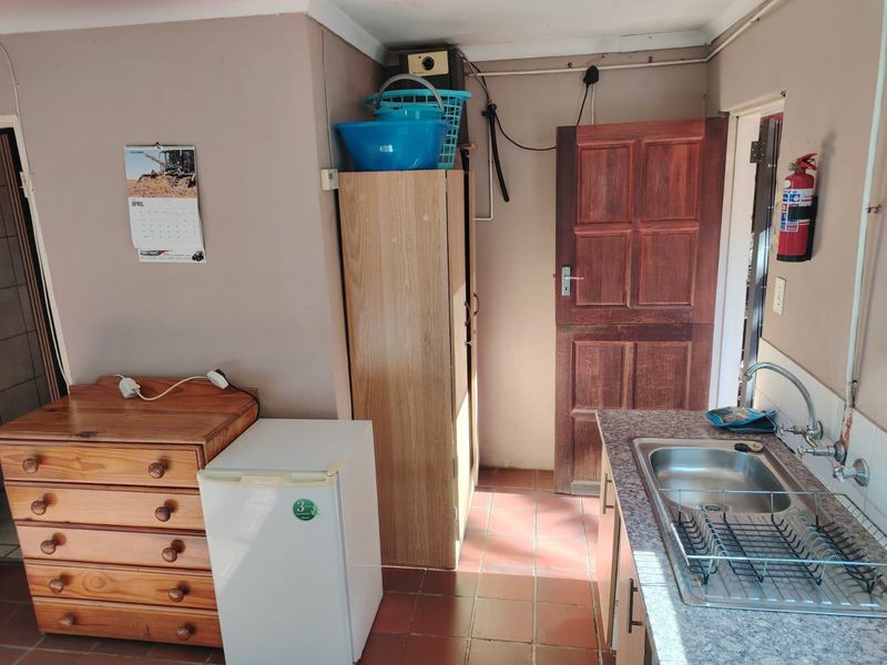 Apartment Rental Monthly In Nigel - Photo 5