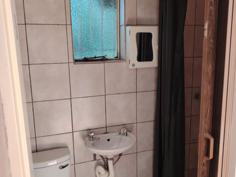 Apartment Rental Monthly In Nigel - Photo 9