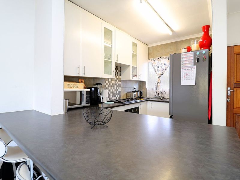 Townhouse For Sale In Sandton - Photo 3
