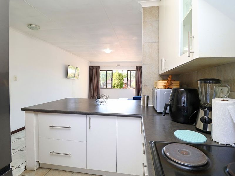 Townhouse For Sale In Sandton - Photo 2