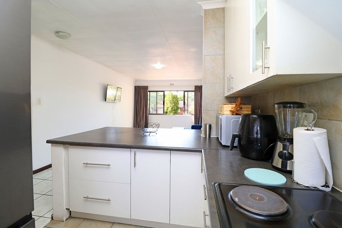 Townhouse For Sale In Sandton - Photo 2