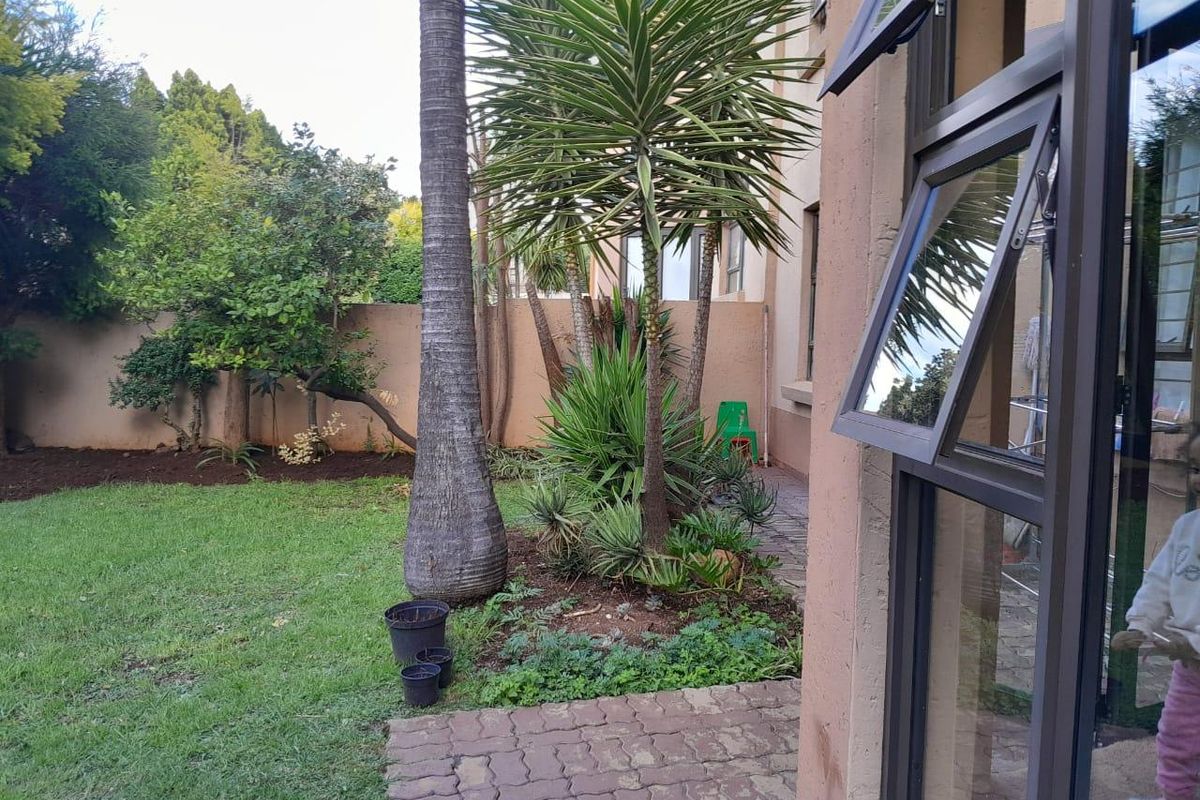 Apartment For Sale In Bedfordview - Photo 5