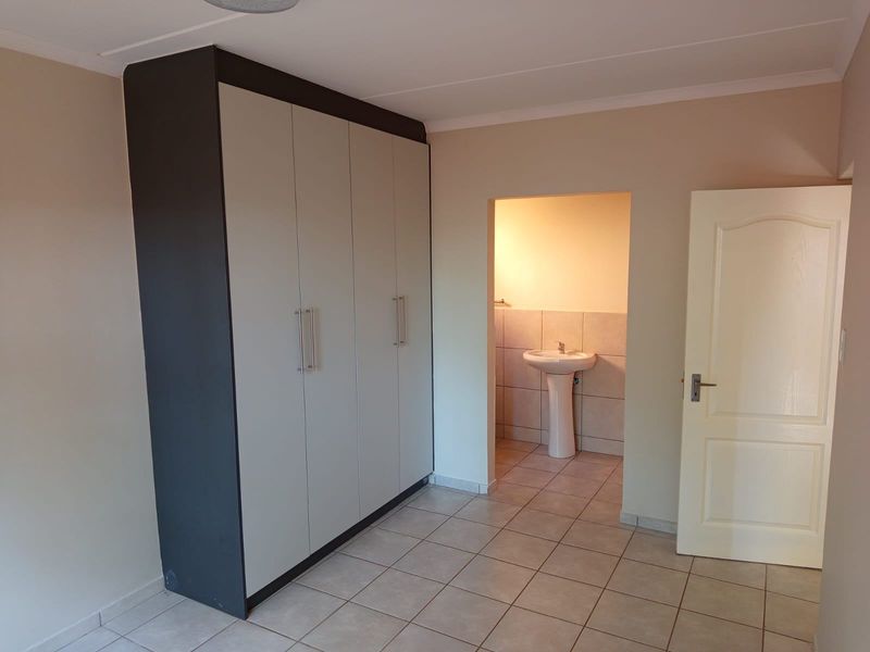 Apartment For Sale In Benoni - Photo 6