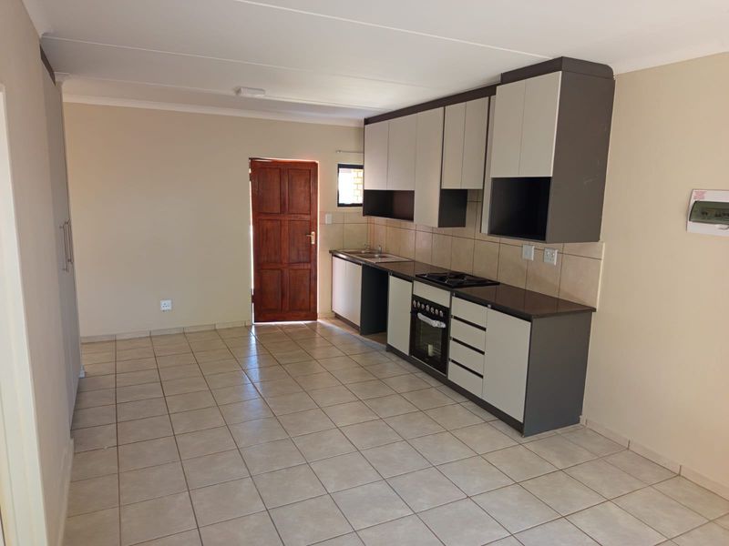 Apartment For Sale In Benoni - Photo 3