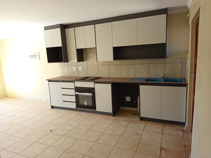 Apartment For Sale In Benoni - Photo 2
