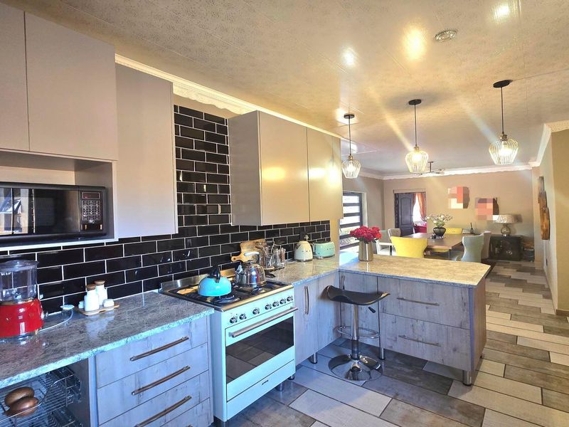 House For Sale In Middelburg - Photo 2