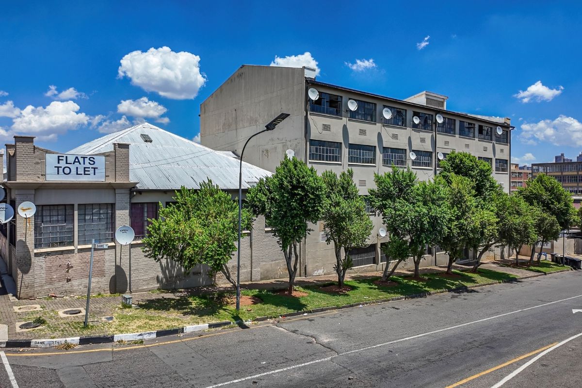 Apartment For Sale In Johannesburg - Photo 2