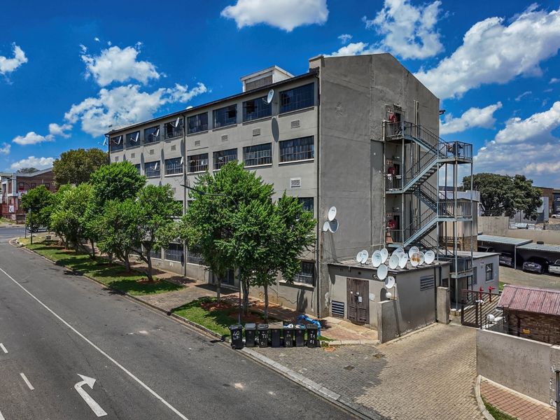 Apartment For Sale In Johannesburg - Photo 4