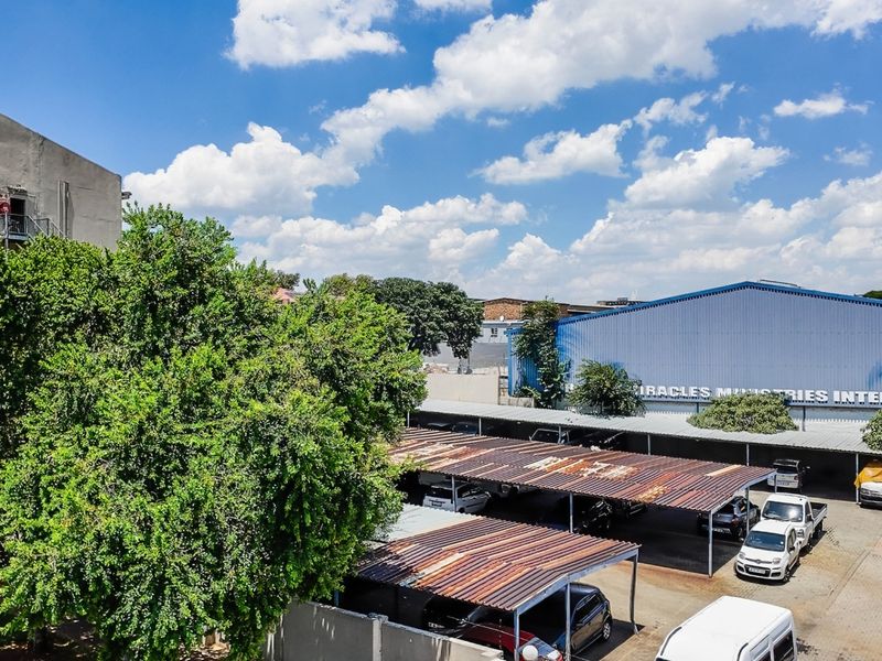 Apartment For Sale In Johannesburg - Photo 3