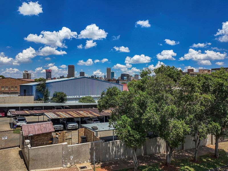 Apartment For Sale In Johannesburg - Photo 5