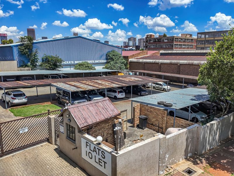 Apartment For Sale In Johannesburg - Photo 6