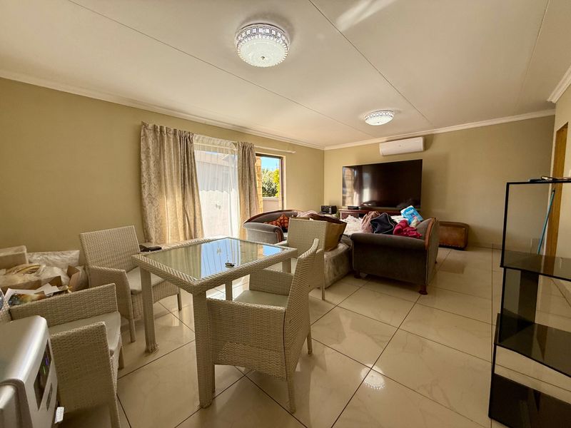 Townhouse Rental Monthly In Bloemfontein - Photo 2