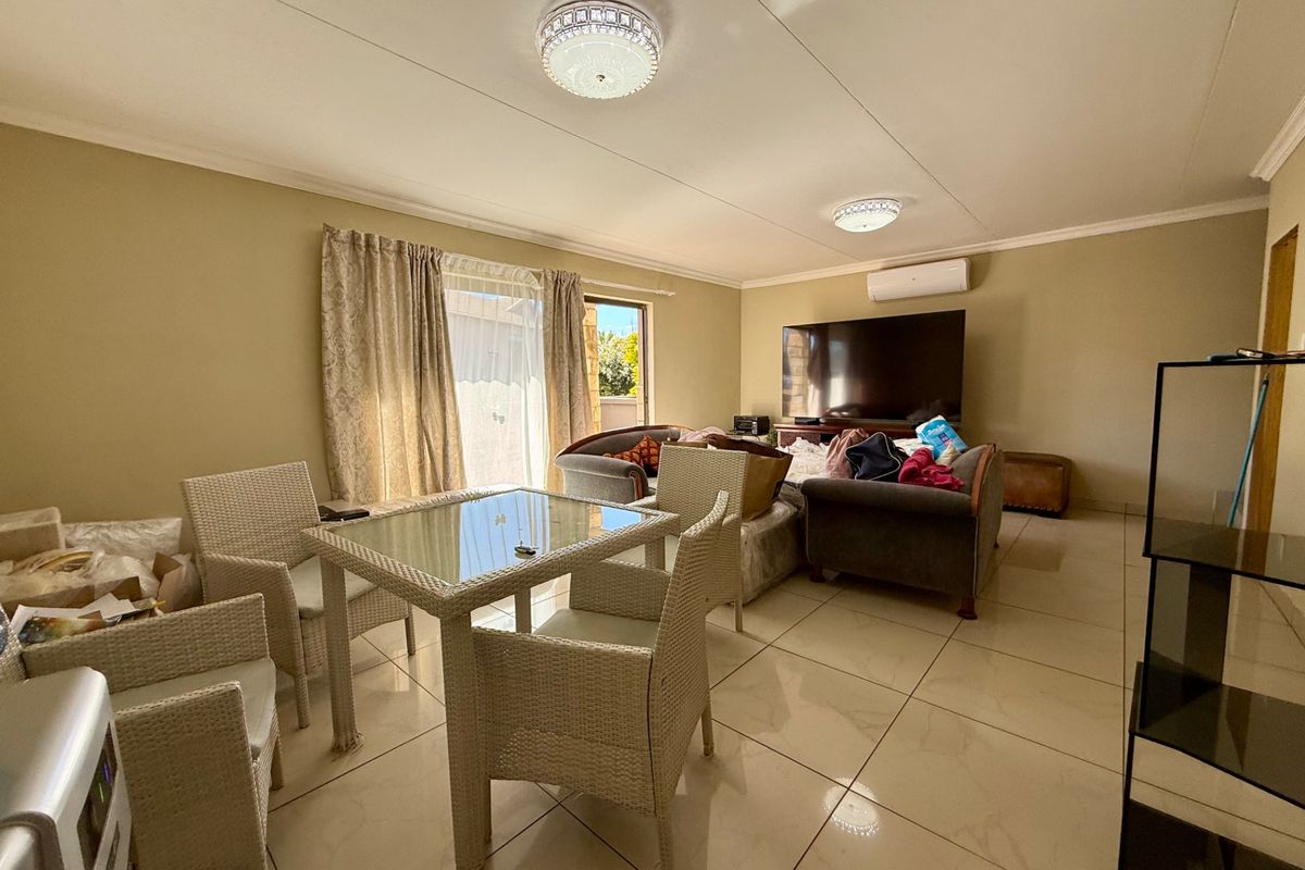 Townhouse Rental Monthly In Bloemfontein - Photo 2