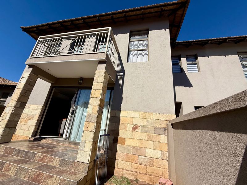 Townhouse Rental Monthly In Bloemfontein - Photo 1