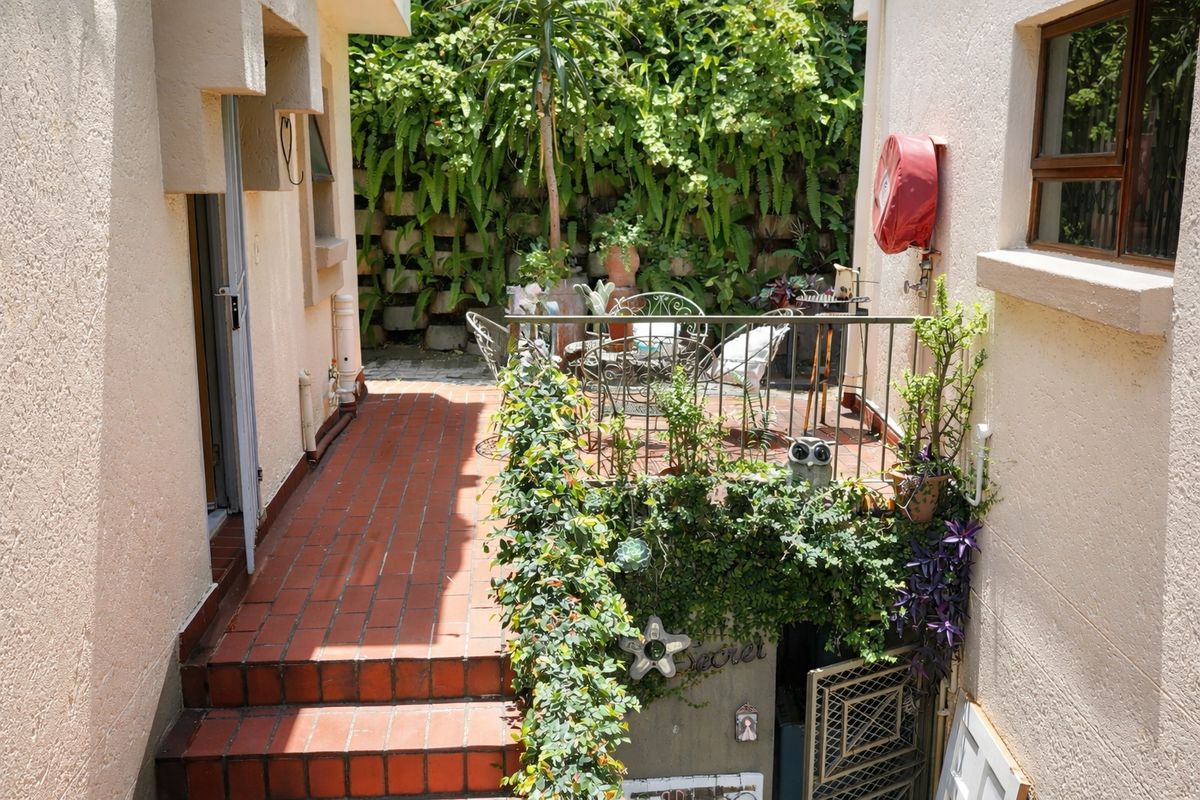 Townhouse For Sale In Pretoria - Photo 2