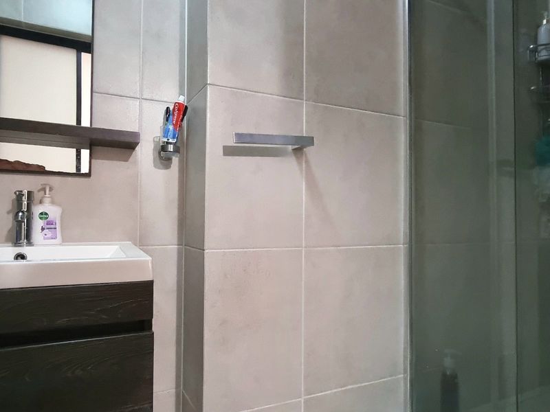 Apartment For Sale In Johannesburg - Photo 6