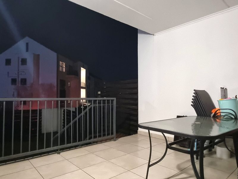 Apartment For Sale In Johannesburg - Photo 5