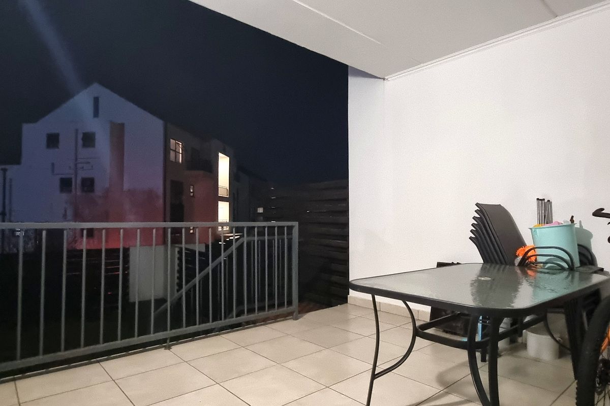 Apartment For Sale In Johannesburg - Photo 5