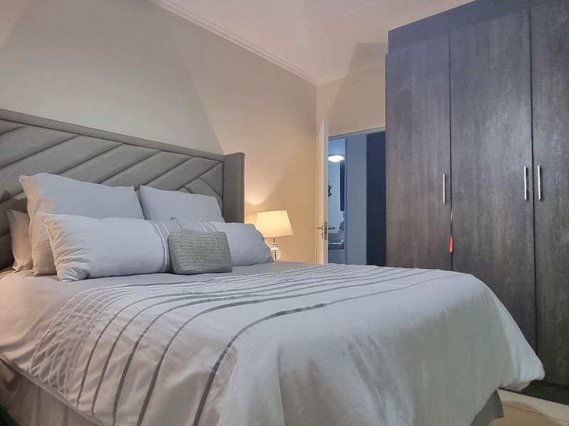 Apartment For Sale In Johannesburg - Photo 8
