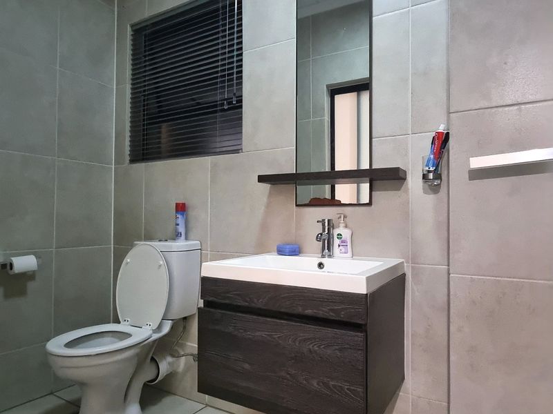 Apartment For Sale In Johannesburg - Photo 7