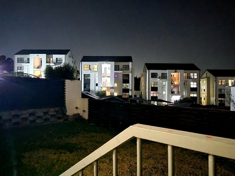 Apartment For Sale In Johannesburg - Photo 3
