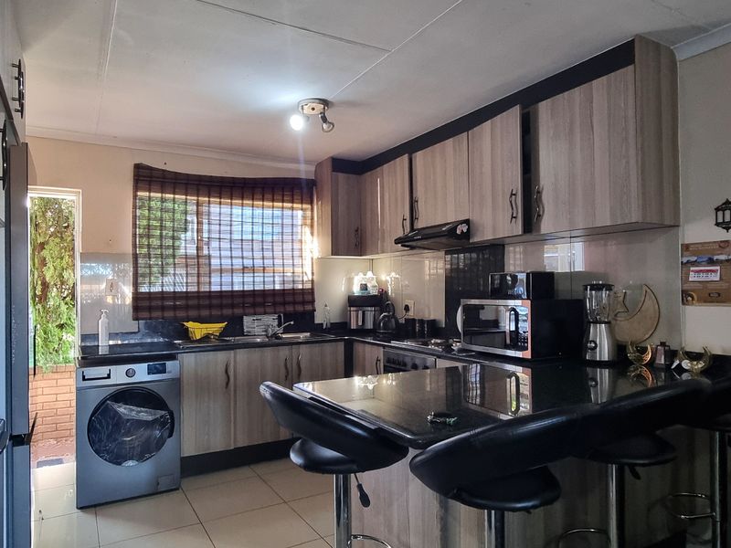 Townhouse Rental Monthly In Johannesburg - Photo 7