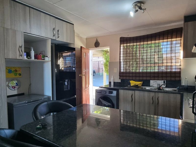 Townhouse Rental Monthly In Johannesburg - Photo 8