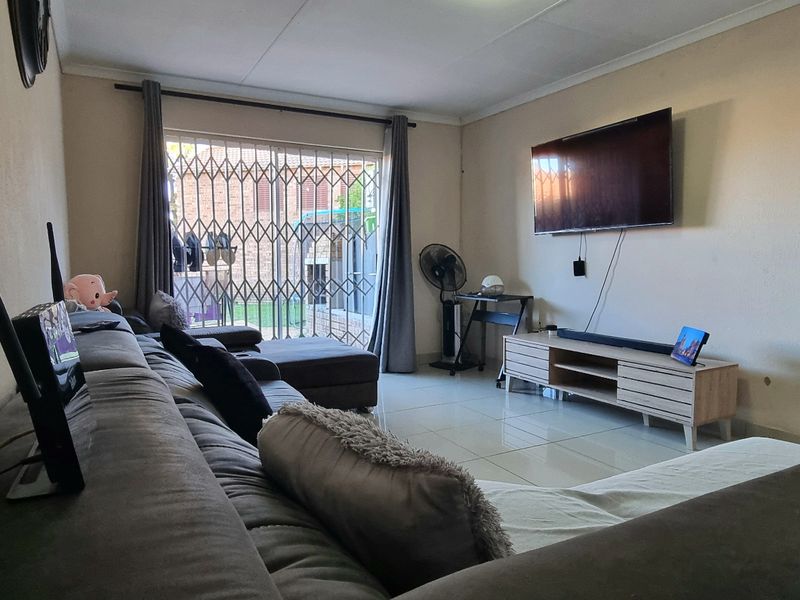 Townhouse Rental Monthly In Johannesburg - Photo 3