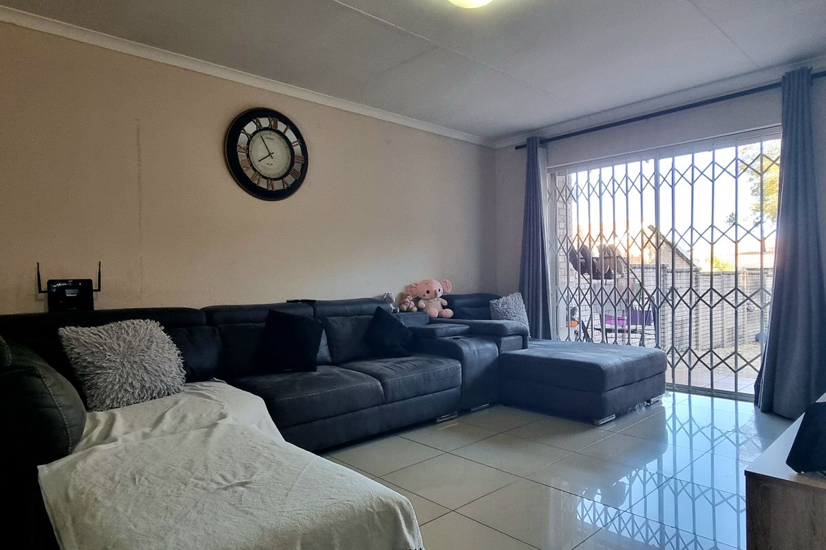 Townhouse Rental Monthly In Johannesburg - Photo 4