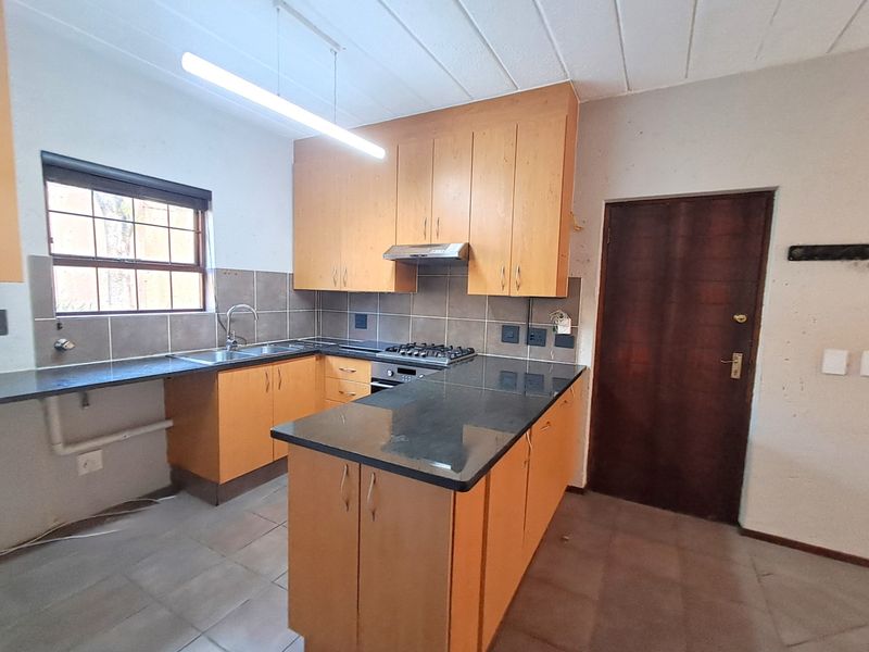 Apartment Rental Monthly In Sandton - Photo 9