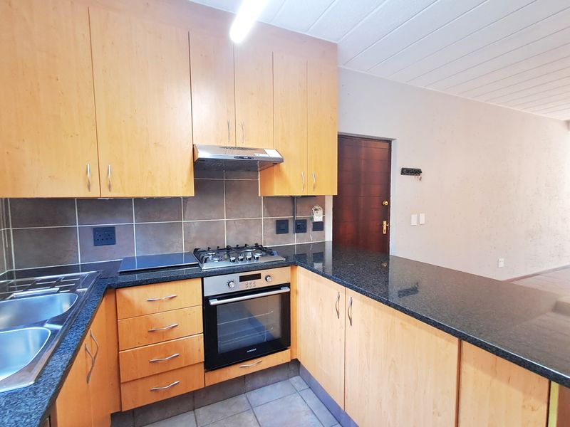 Apartment Rental Monthly In Sandton - Photo 10