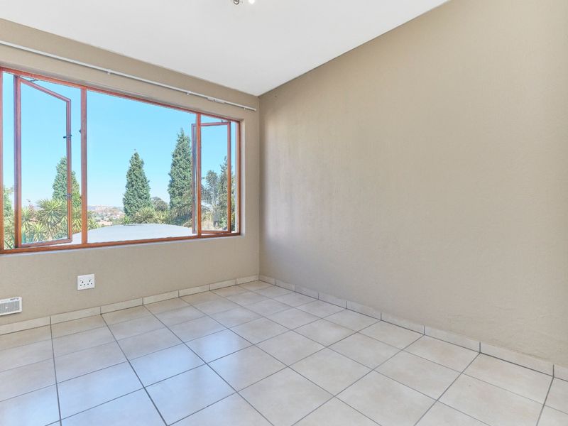Apartment For Sale In Randburg - Photo 9