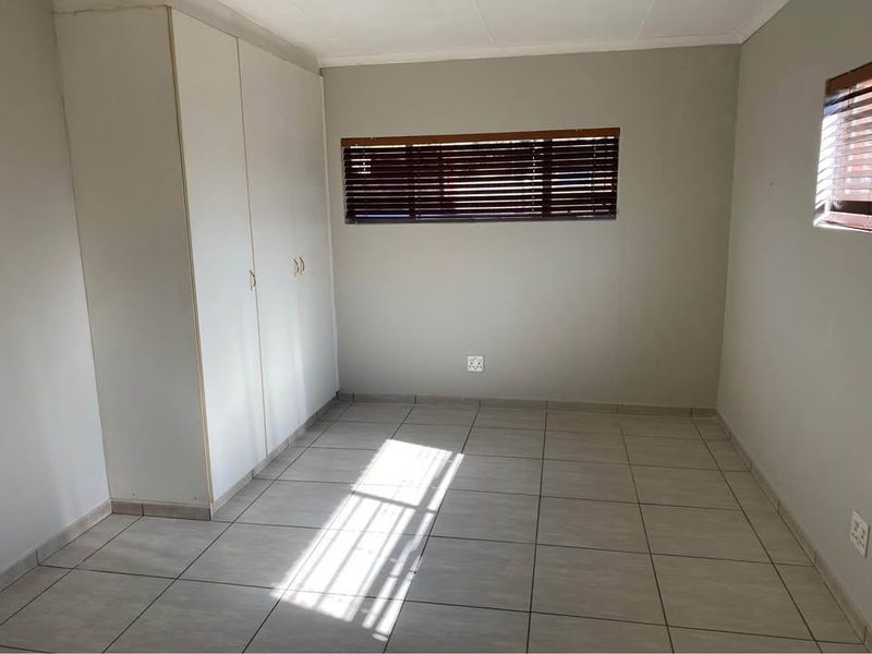 Apartment Rental Monthly In Randburg - Photo 6