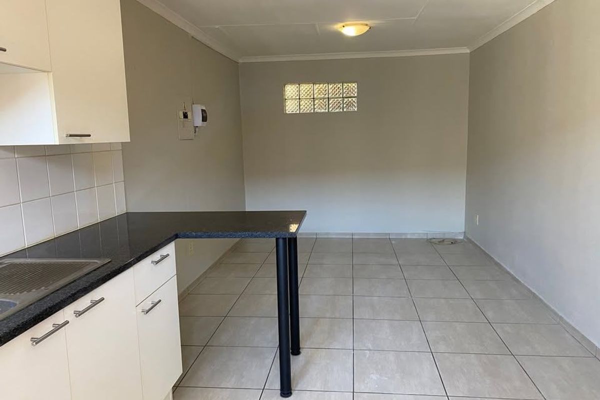 Apartment Rental Monthly In Randburg - Photo 3
