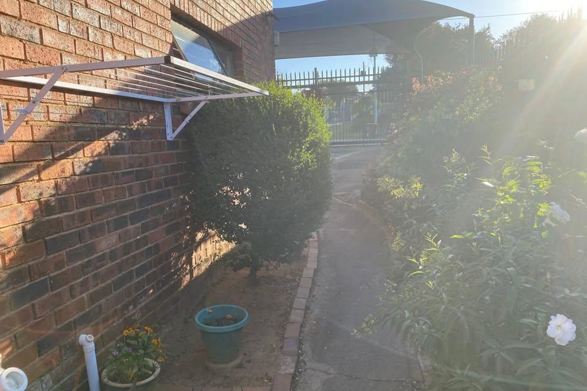 Apartment Rental Monthly In Randburg - Photo 2