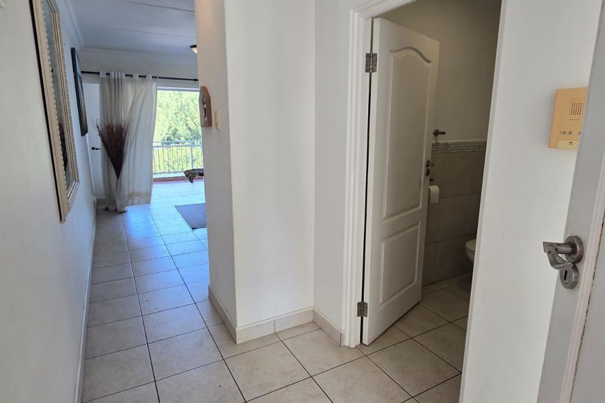 Apartment For Sale In Margate - Photo 4