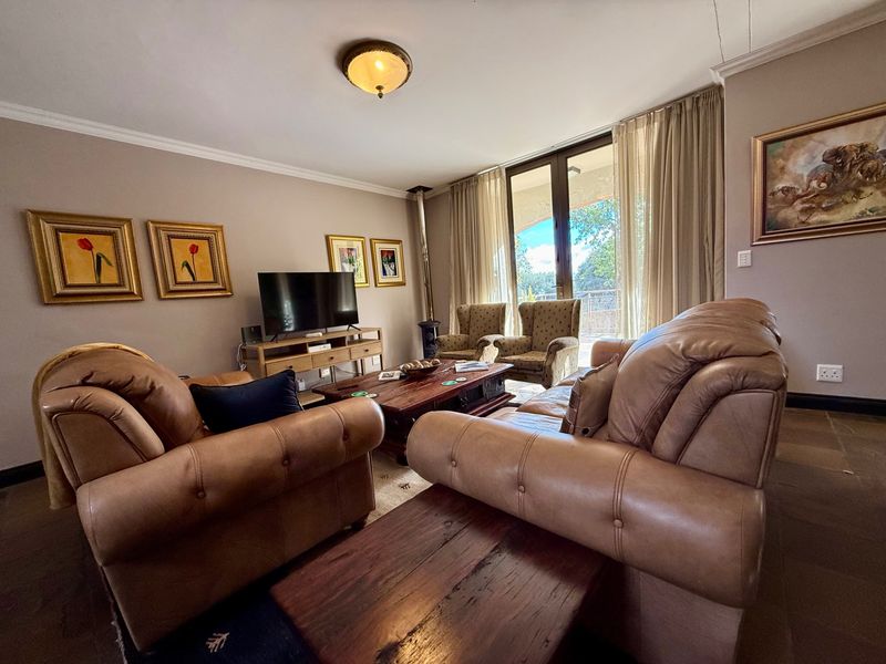 Townhouse For Sale In Bloemfontein - Photo 2