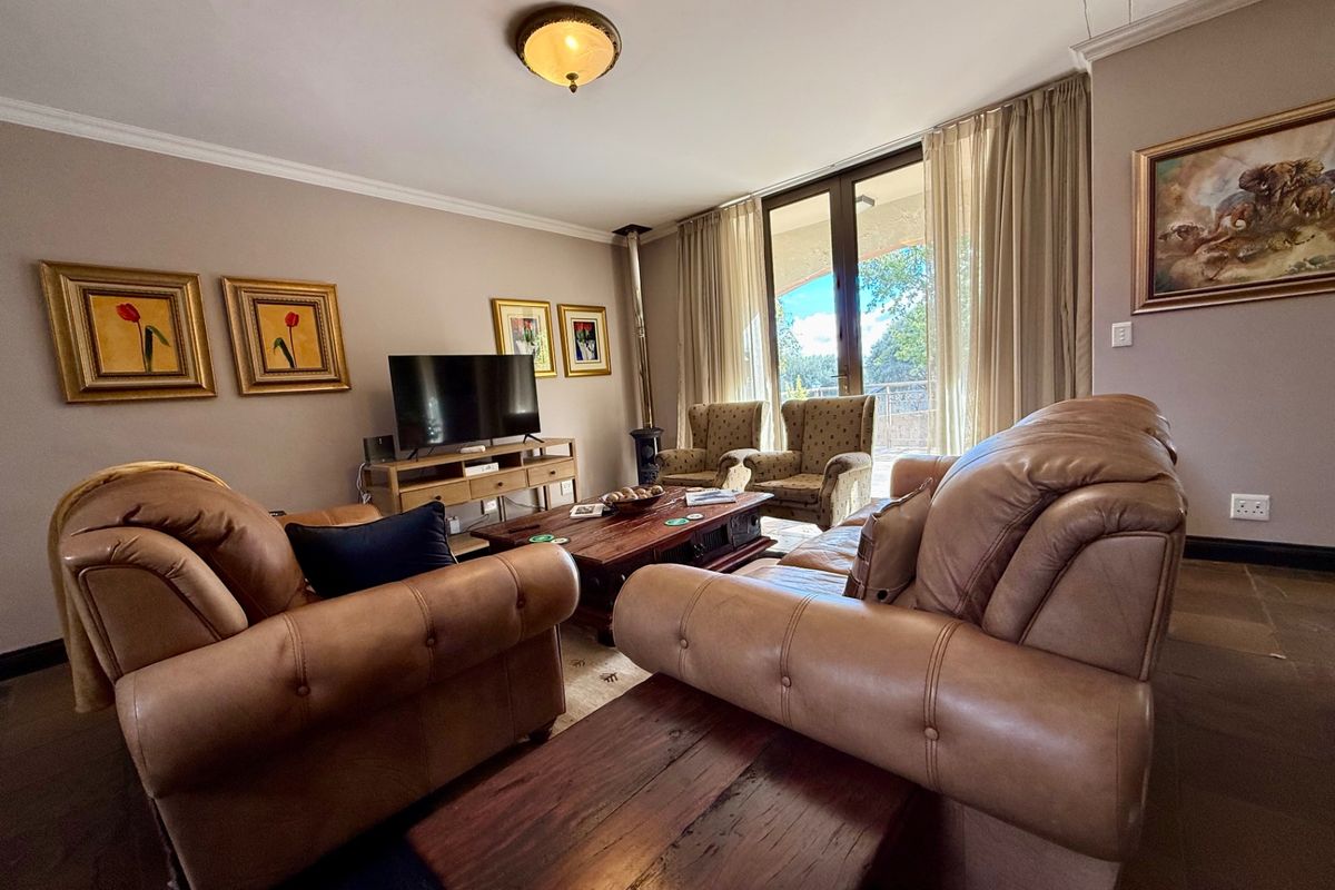 Townhouse For Sale In Bloemfontein - Photo 2