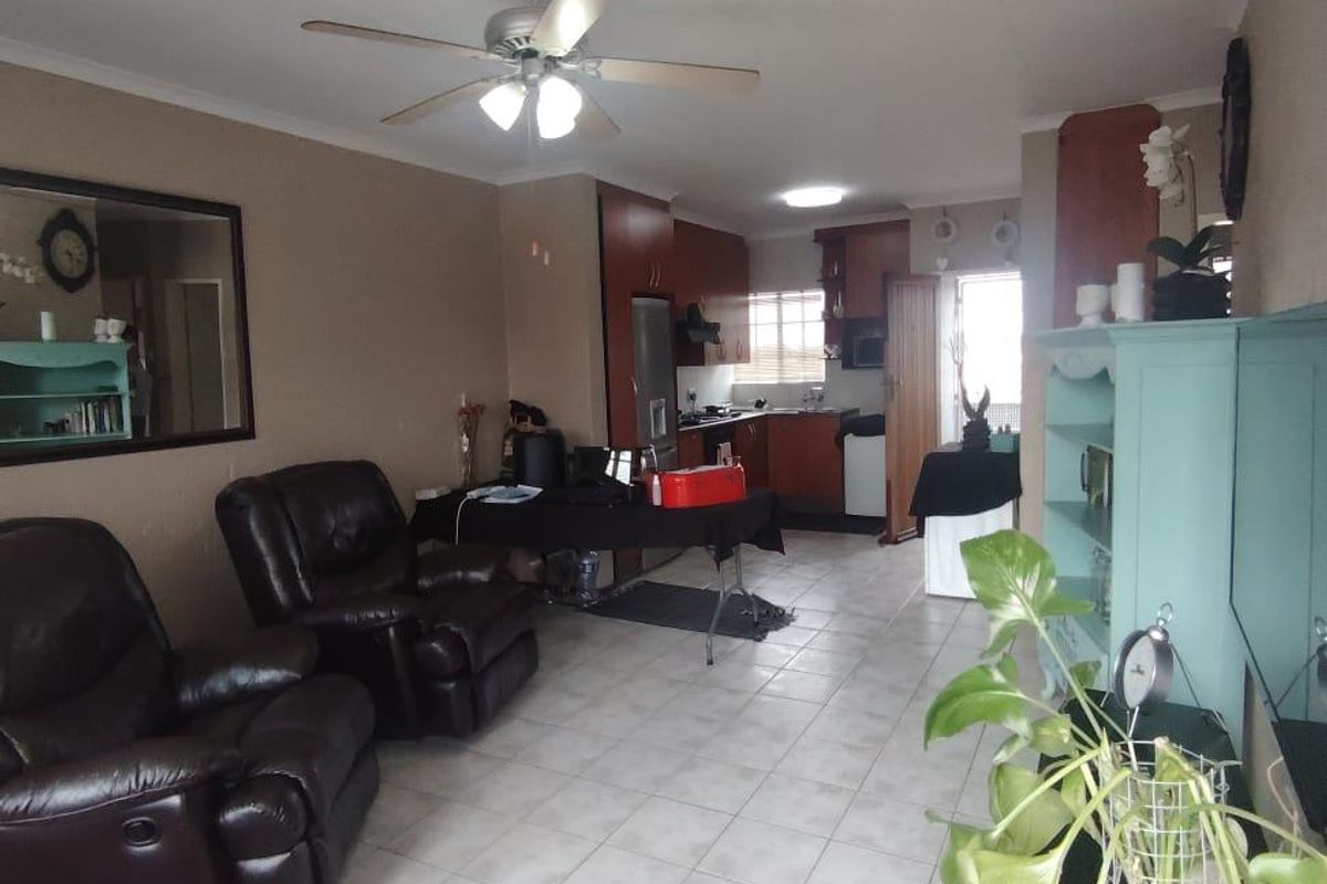 Apartment For Sale In Boksburg - Photo 2