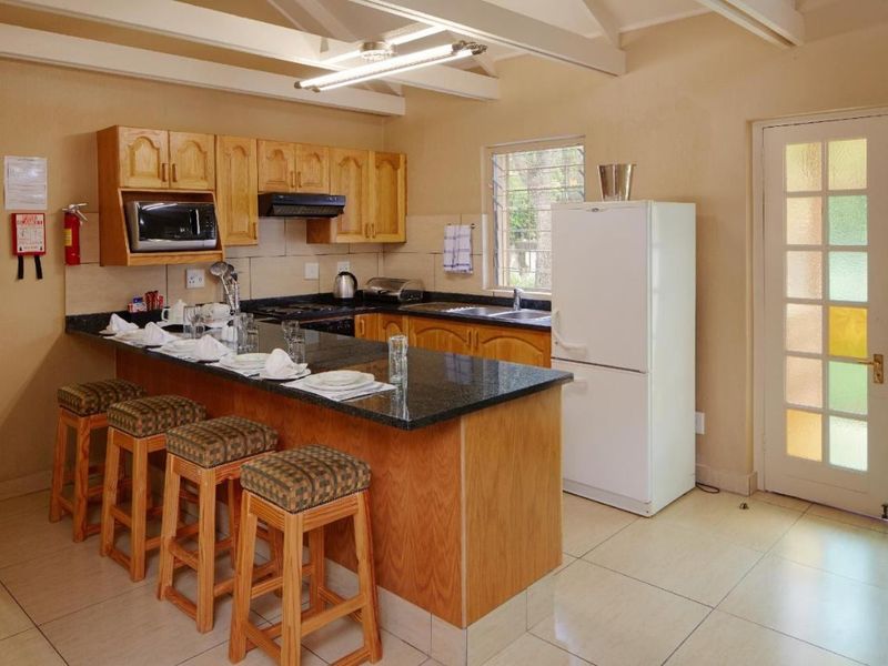 Townhouse Rental Monthly In Hazyview - Photo 8
