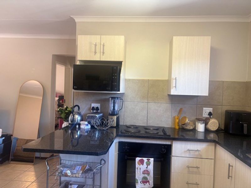 Apartment For Sale In Midrand - Photo 2