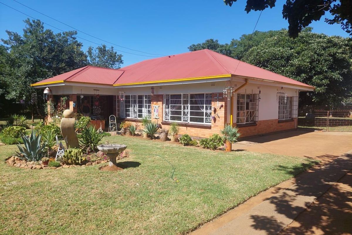 House For Sale In Vereeniging - Photo 3