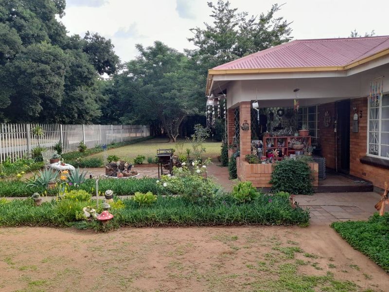 House For Sale In Vereeniging - Photo 2