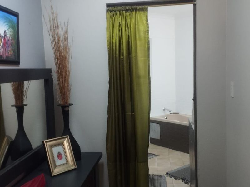 Townhouse For Sale In Pretoria - Photo 9