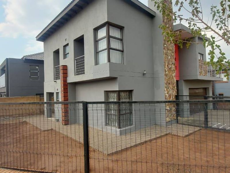 House For Sale In Midrand - Photo 9