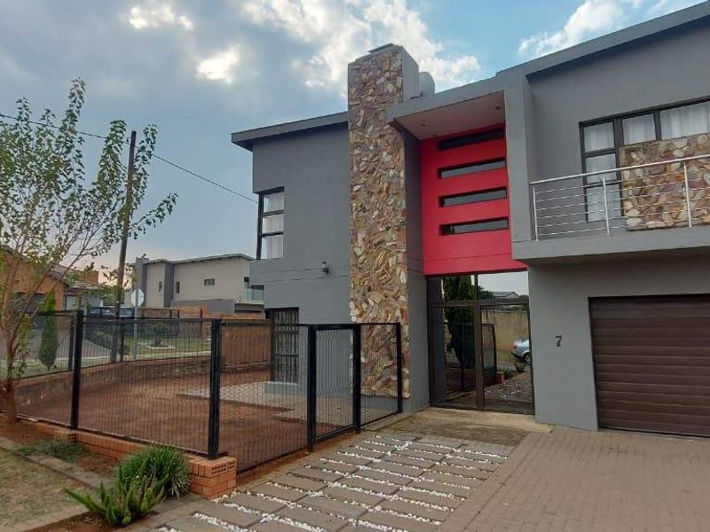 House For Sale In Midrand - Photo 2