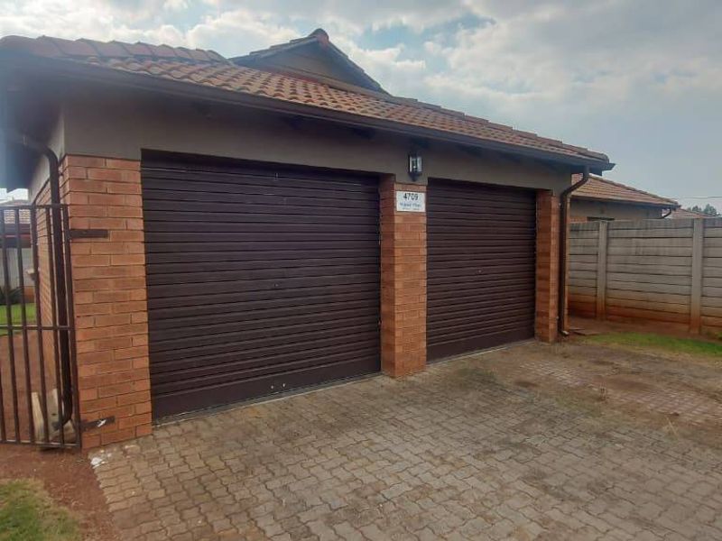 House For Sale In Midrand - Photo 2