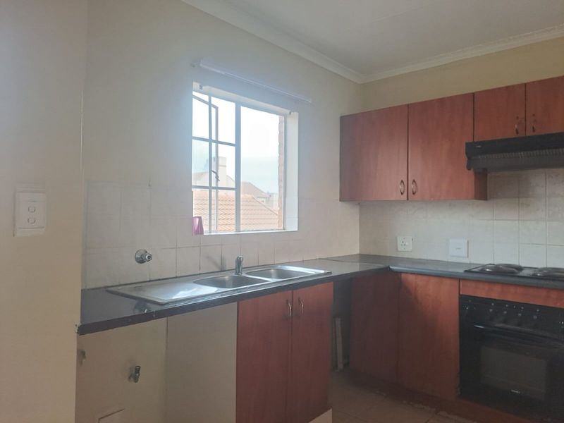 Townhouse Rental Monthly In Midrand - Photo 7
