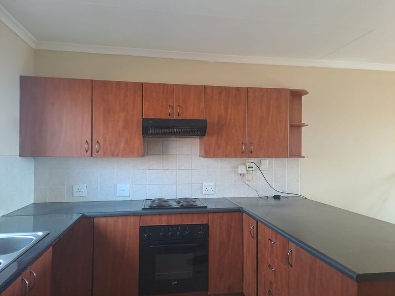 Townhouse Rental Monthly In Midrand - Photo 6