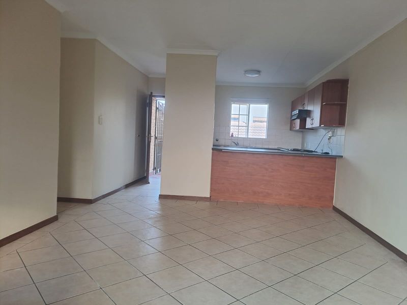 Townhouse Rental Monthly In Midrand - Photo 4